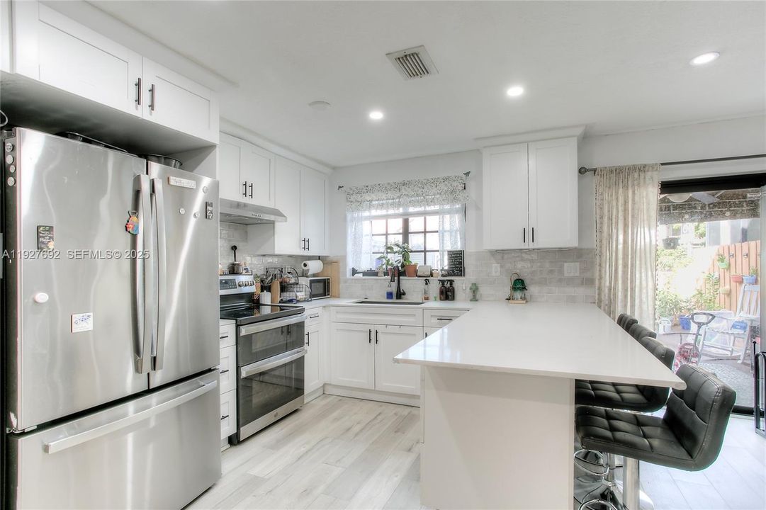 待售: $450,000 (3 贝兹, 2 浴室, 1360 平方英尺)