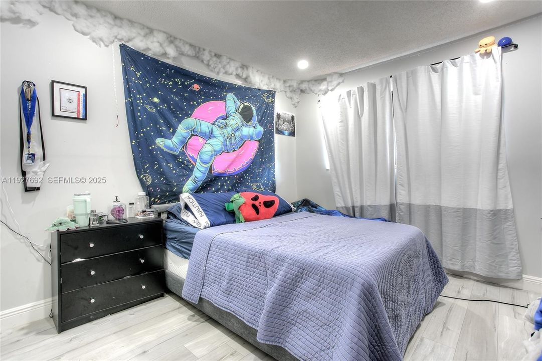 待售: $450,000 (3 贝兹, 2 浴室, 1360 平方英尺)