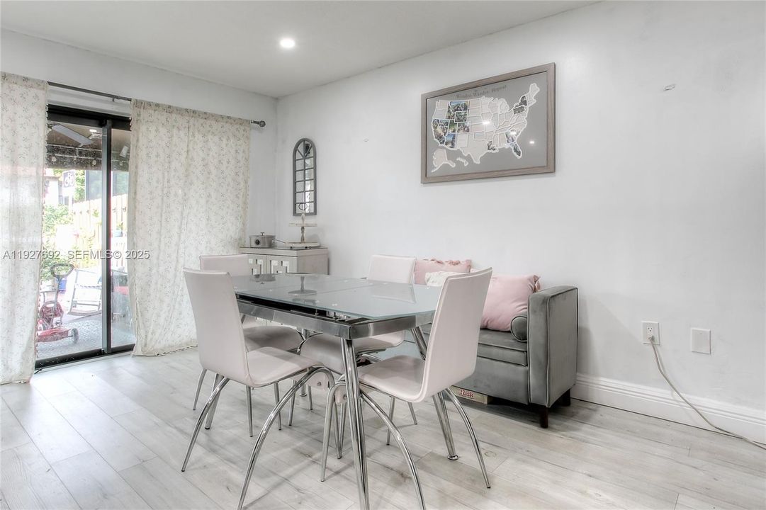 待售: $450,000 (3 贝兹, 2 浴室, 1360 平方英尺)