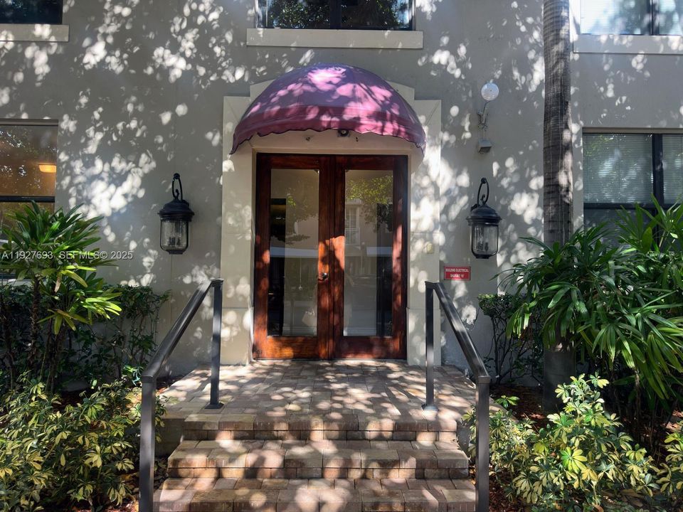 出租: $2,350 (2 贝兹, 2 浴室, 1130 平方英尺)