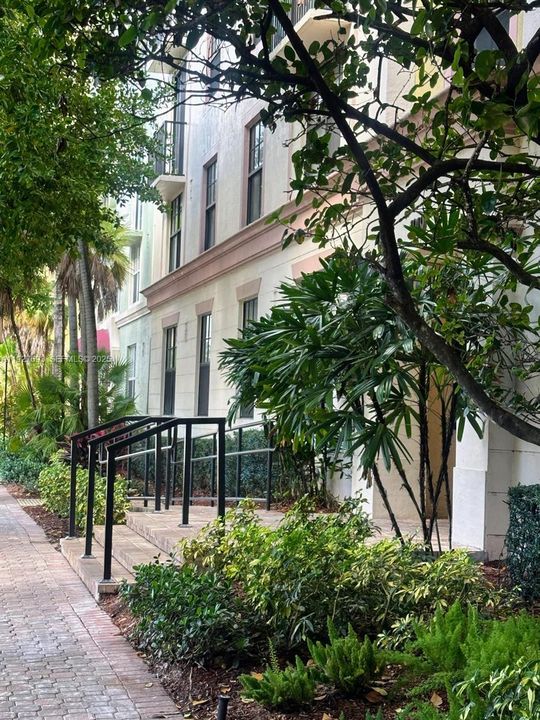 出租: $2,350 (2 贝兹, 2 浴室, 1130 平方英尺)