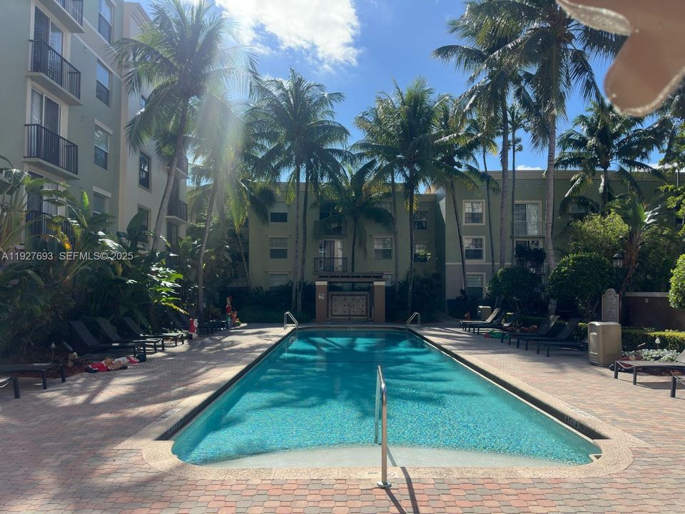 出租: $2,350 (2 贝兹, 2 浴室, 1130 平方英尺)