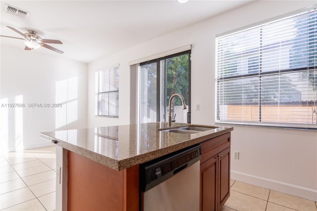 待售: $510,000 (3 贝兹, 2 浴室, 1618 平方英尺)