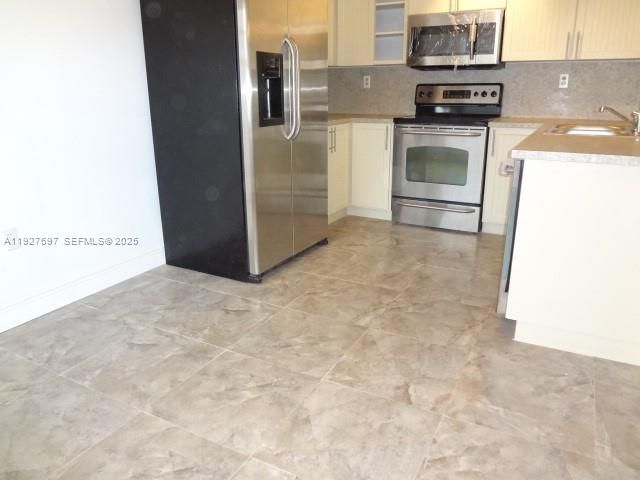 待售: $210,000 (2 贝兹, 2 浴室, 1060 平方英尺)