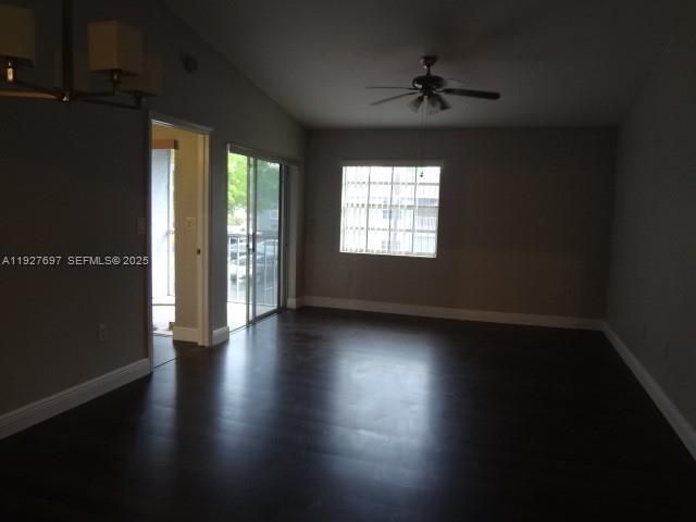 待售: $210,000 (2 贝兹, 2 浴室, 1060 平方英尺)