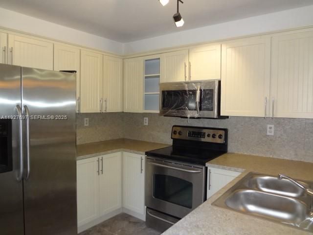 待售: $210,000 (2 贝兹, 2 浴室, 1060 平方英尺)