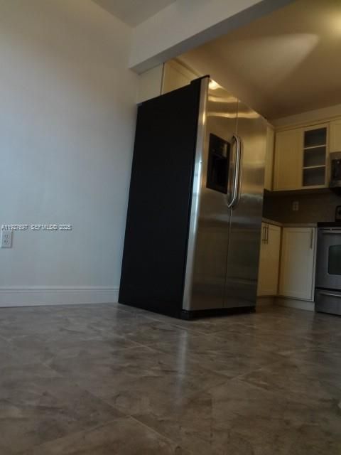 待售: $210,000 (2 贝兹, 2 浴室, 1060 平方英尺)