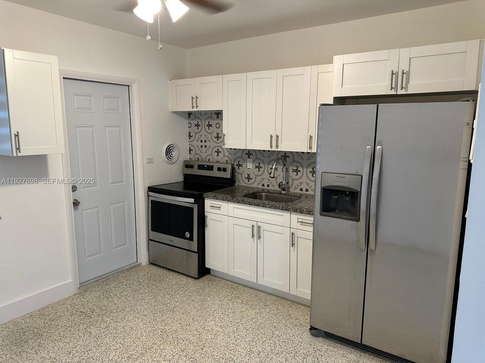 В аренду: $3,000 (3 спален, 1 ванн, 1746 Квадратных фут)