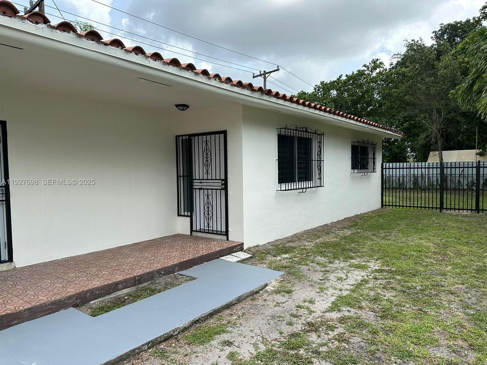 В аренду: $3,000 (3 спален, 1 ванн, 1746 Квадратных фут)