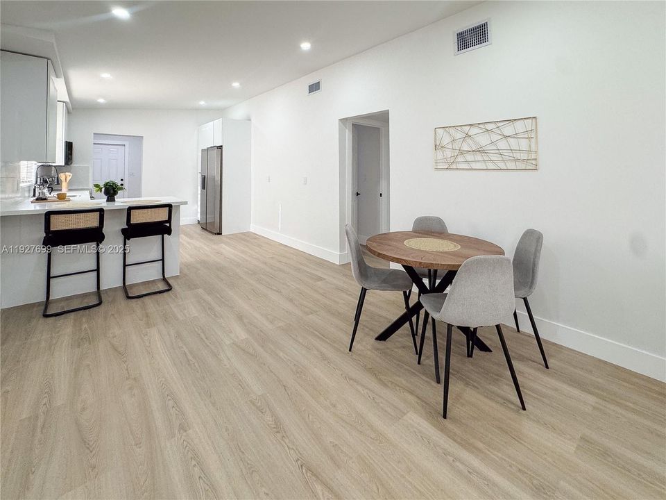 На продажу: $509,900 (3 спален, 2 ванн, 816 Квадратных фут)