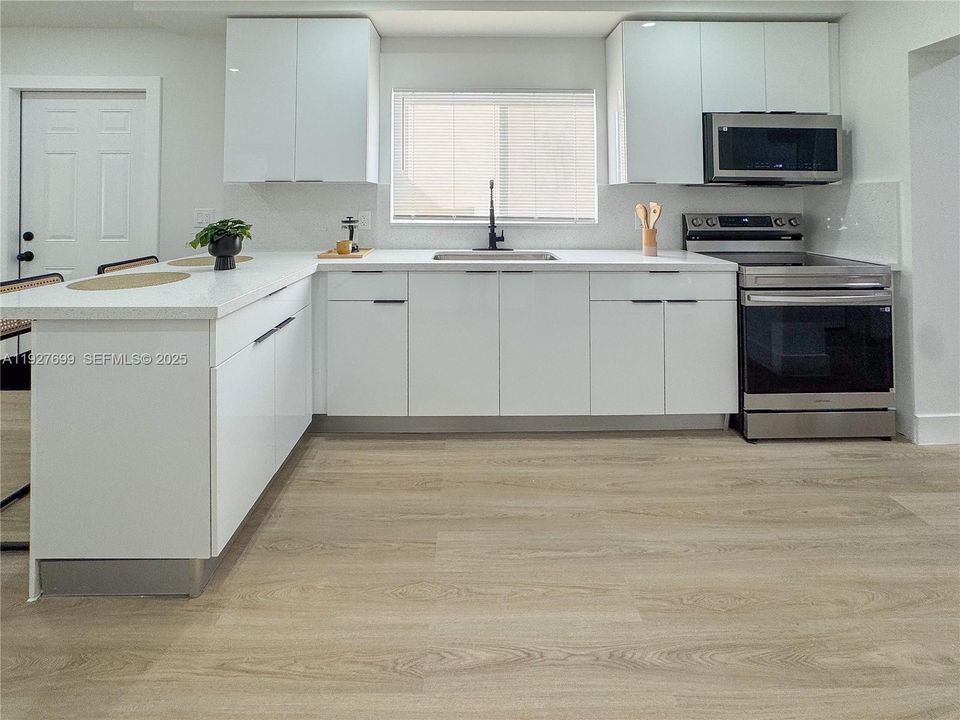 На продажу: $509,900 (3 спален, 2 ванн, 816 Квадратных фут)