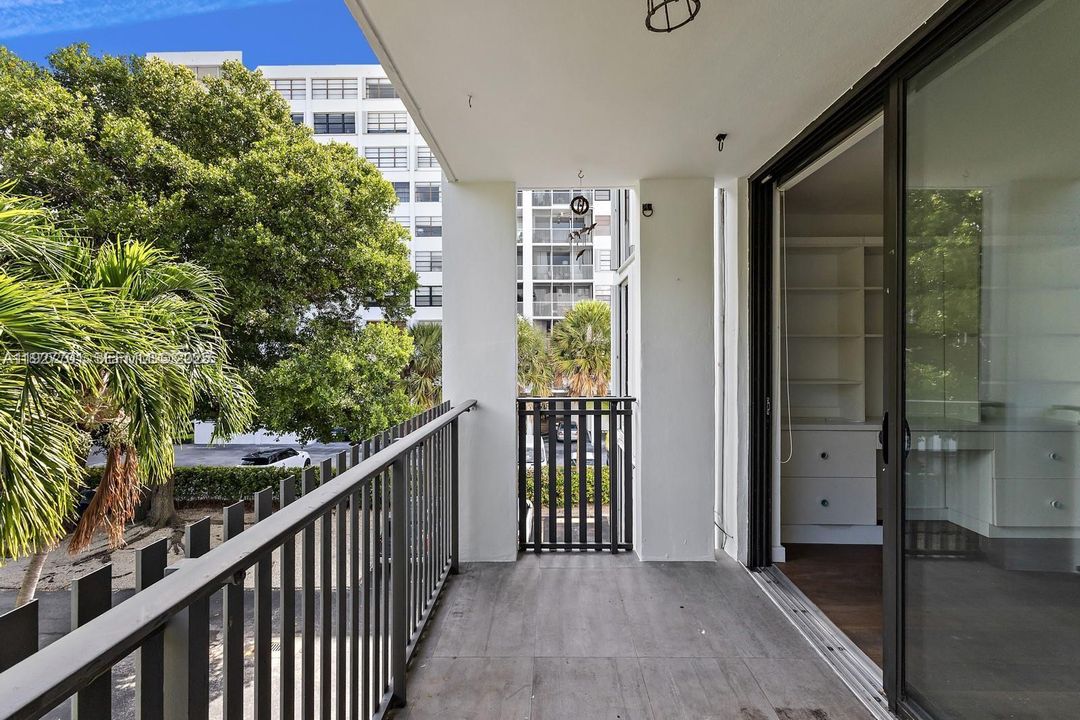 Active With Contract: $4,200 (2 beds, 2 baths, 1242 Square Feet)