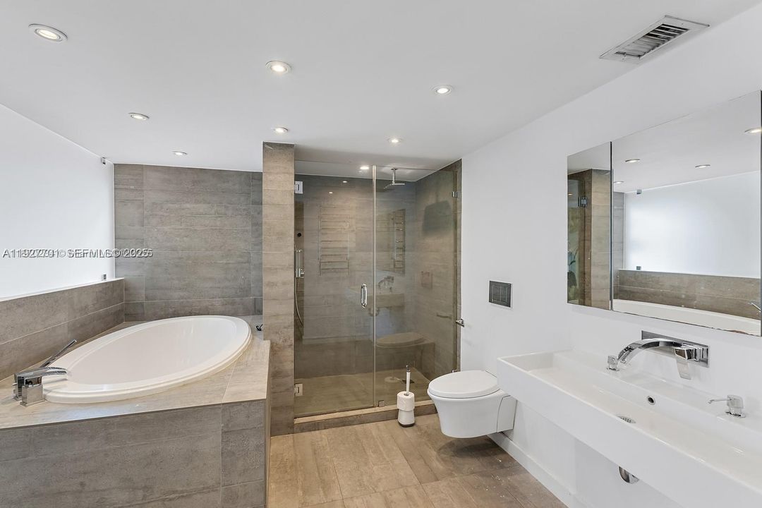 Active With Contract: $4,200 (2 beds, 2 baths, 1242 Square Feet)