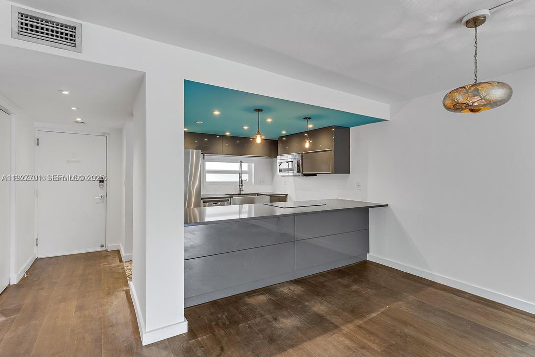 Active With Contract: $4,200 (2 beds, 2 baths, 1242 Square Feet)