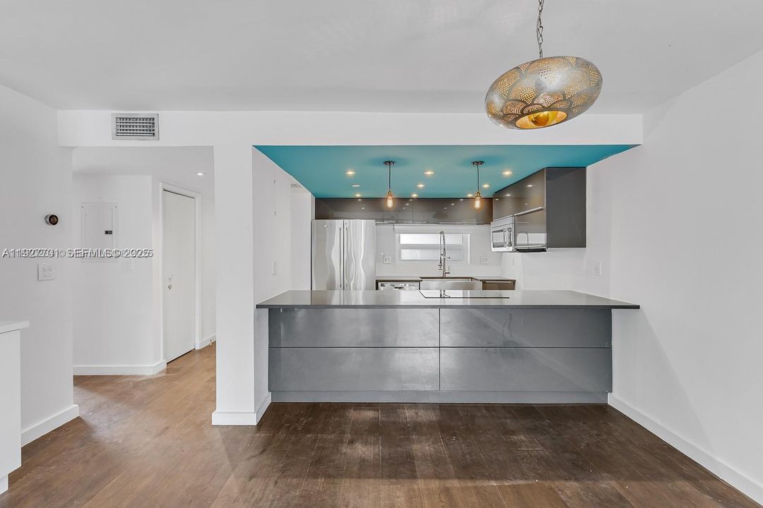 Active With Contract: $4,200 (2 beds, 2 baths, 1242 Square Feet)