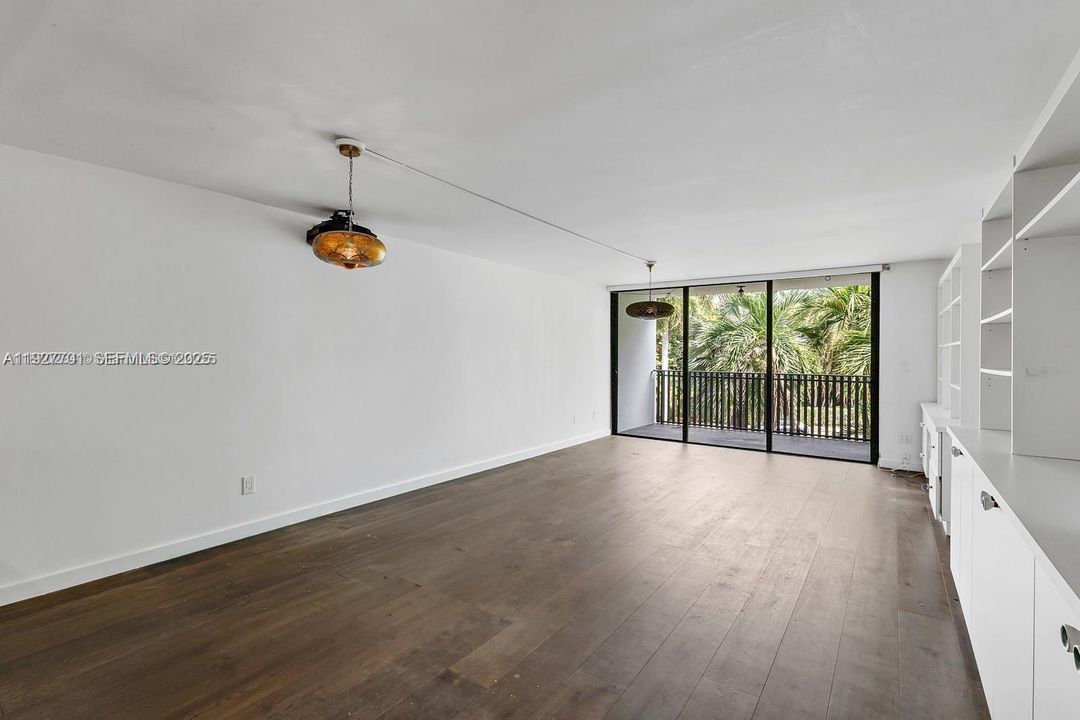 Active With Contract: $4,200 (2 beds, 2 baths, 1242 Square Feet)