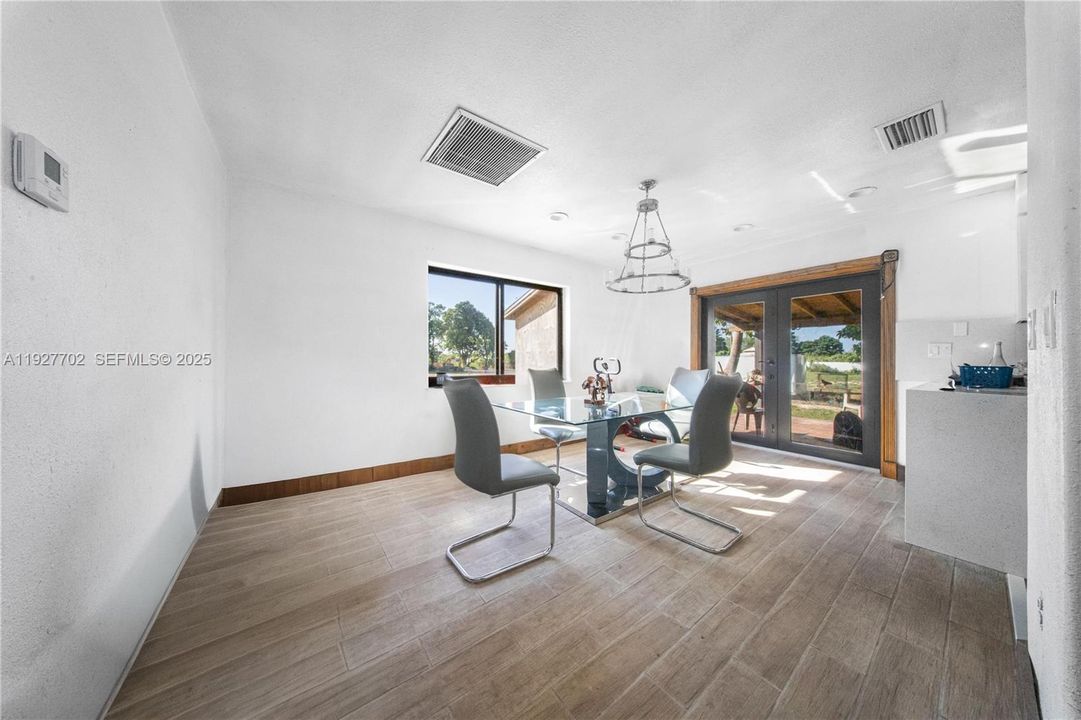 For Sale: $1,127,001 (3 beds, 2 baths, 1546 Square Feet)