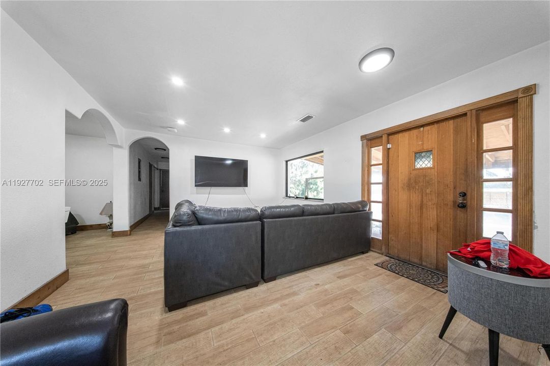 For Sale: $1,127,001 (3 beds, 2 baths, 1546 Square Feet)