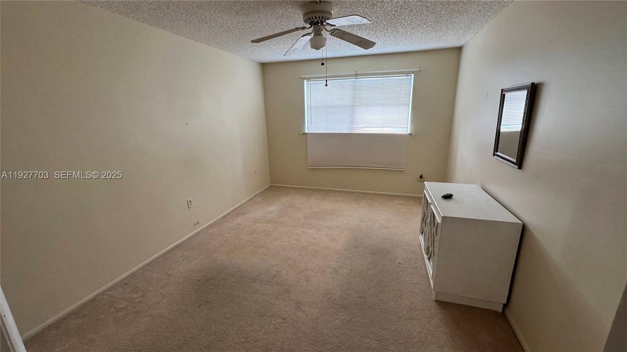 For Sale: $88,000 (1 beds, 1 baths, 640 Square Feet)