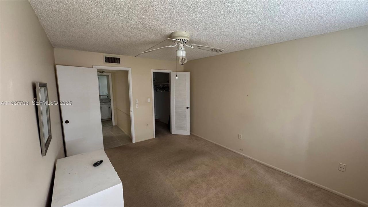 For Sale: $88,000 (1 beds, 1 baths, 640 Square Feet)