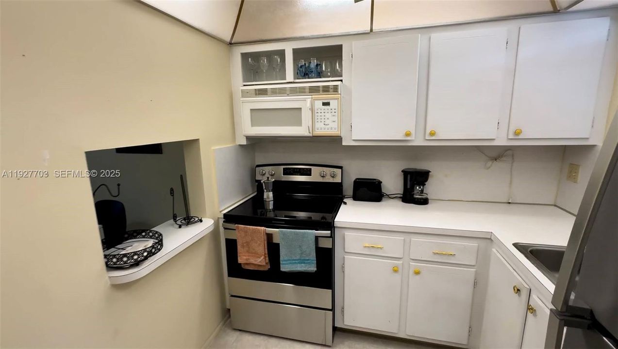 For Sale: $88,000 (1 beds, 1 baths, 640 Square Feet)