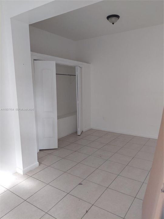 В аренду: $1,950 (2 спален, 1 ванн, 2771 Квадратных фут)