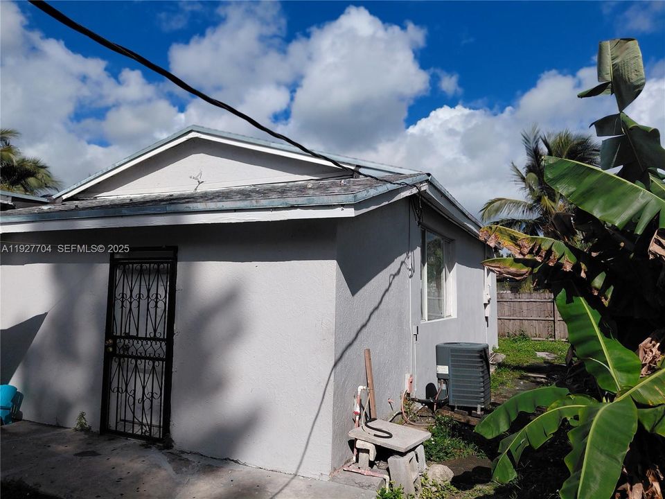 В аренду: $1,950 (2 спален, 1 ванн, 2771 Квадратных фут)