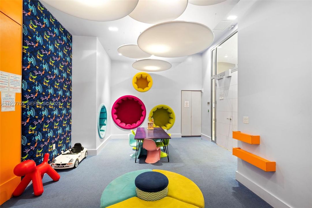 待售: $949,000 (2 贝兹, 2 浴室, 1670 平方英尺)