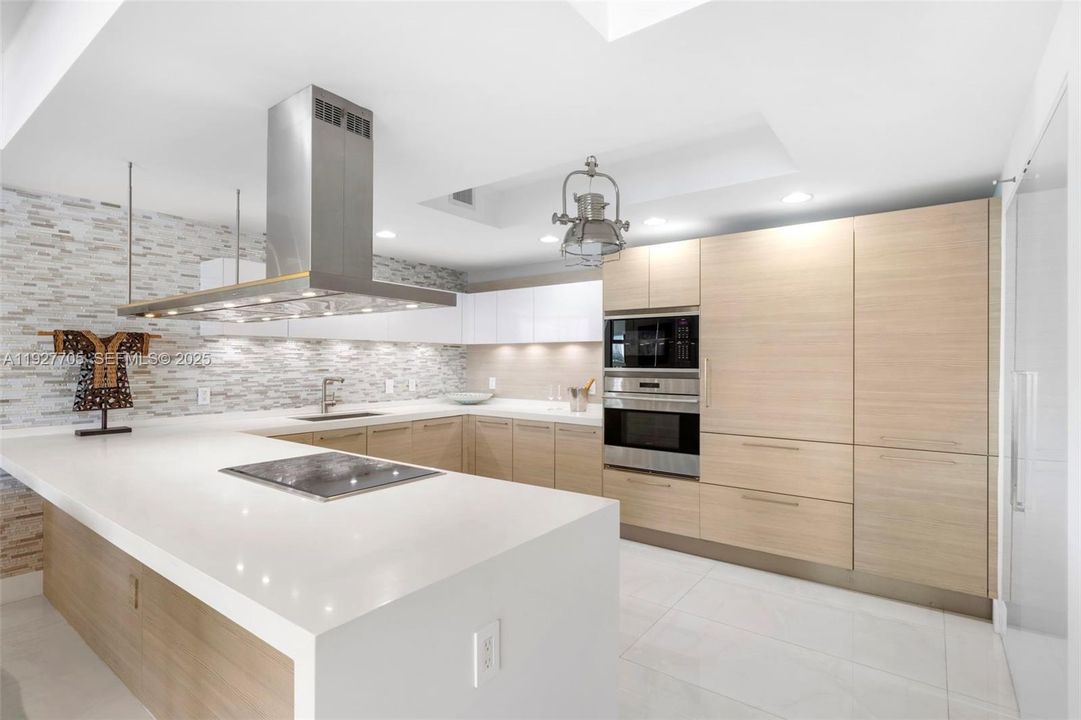 待售: $949,000 (2 贝兹, 2 浴室, 1670 平方英尺)