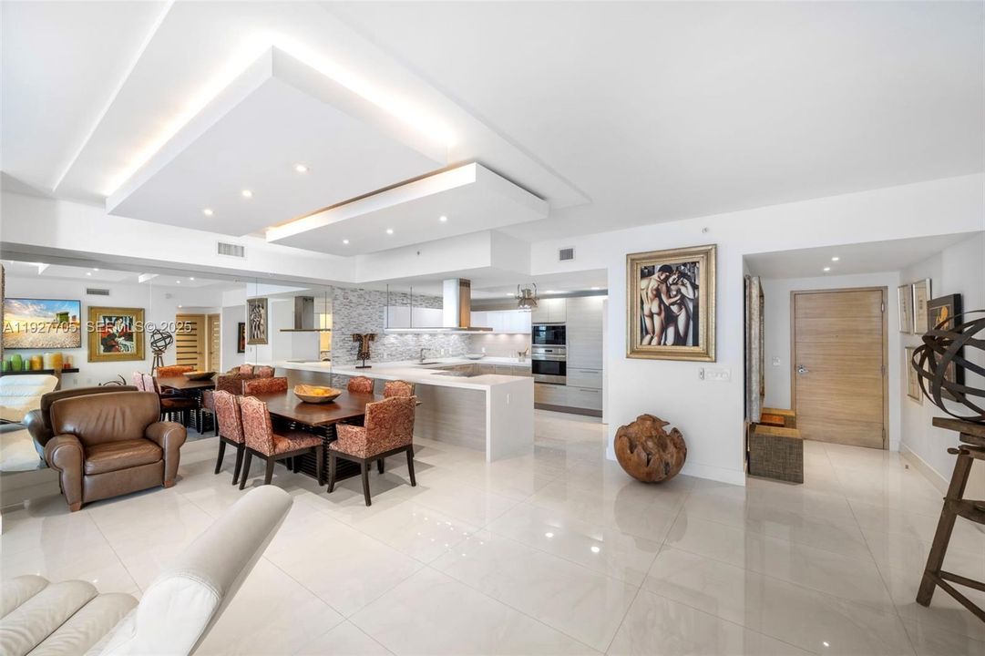 待售: $949,000 (2 贝兹, 2 浴室, 1670 平方英尺)