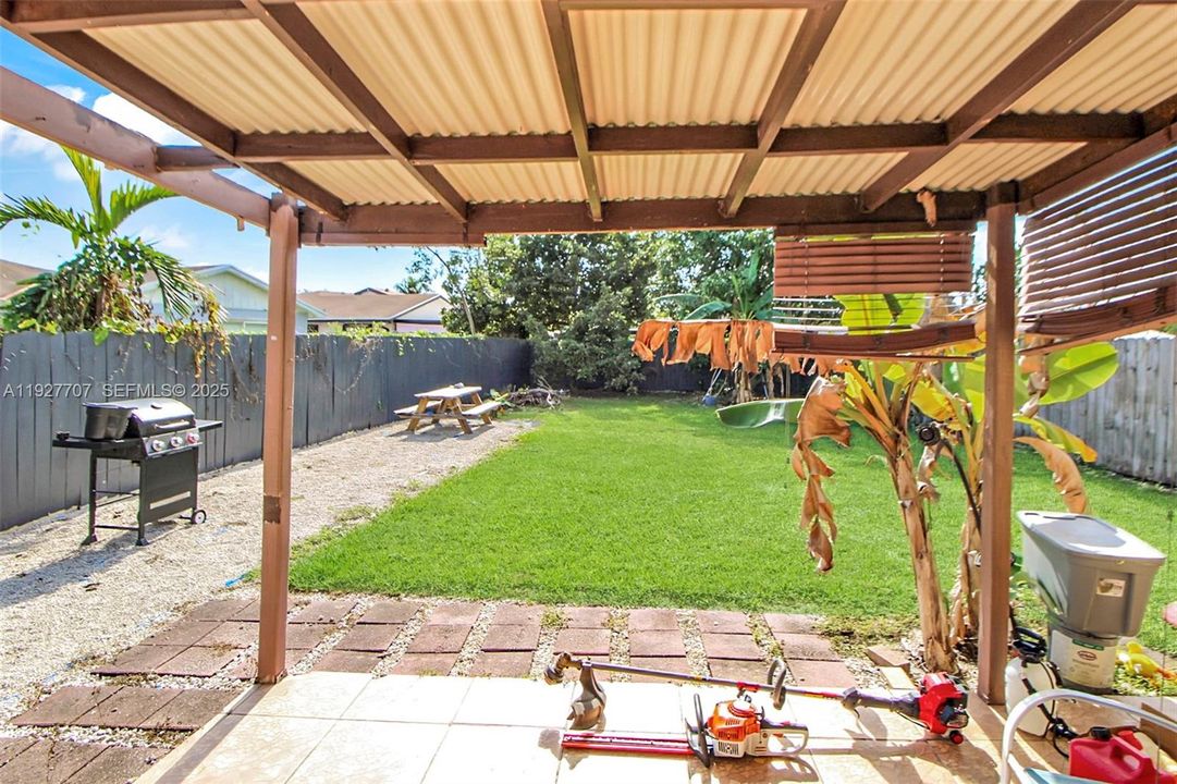 For Sale: $450,000 (2 beds, 2 baths, 1051 Square Feet)