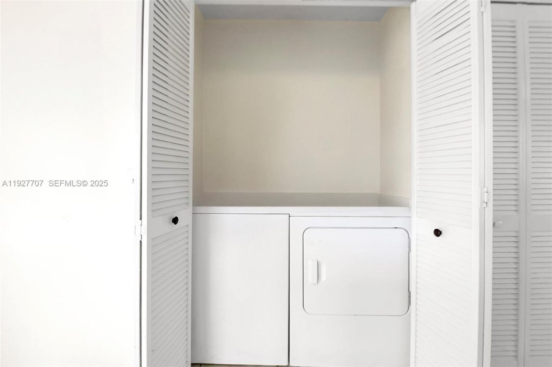 For Sale: $450,000 (2 beds, 2 baths, 1051 Square Feet)