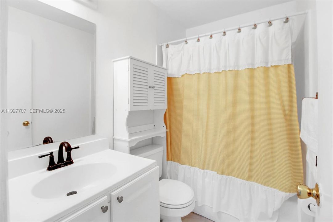 For Sale: $450,000 (2 beds, 2 baths, 1051 Square Feet)