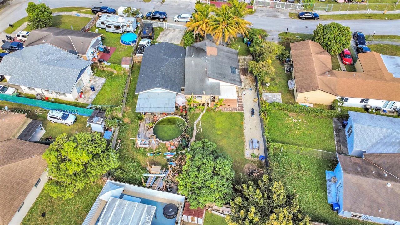 For Sale: $450,000 (2 beds, 2 baths, 1051 Square Feet)