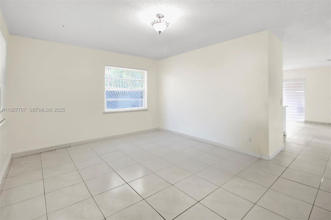 For Sale: $450,000 (2 beds, 2 baths, 1051 Square Feet)
