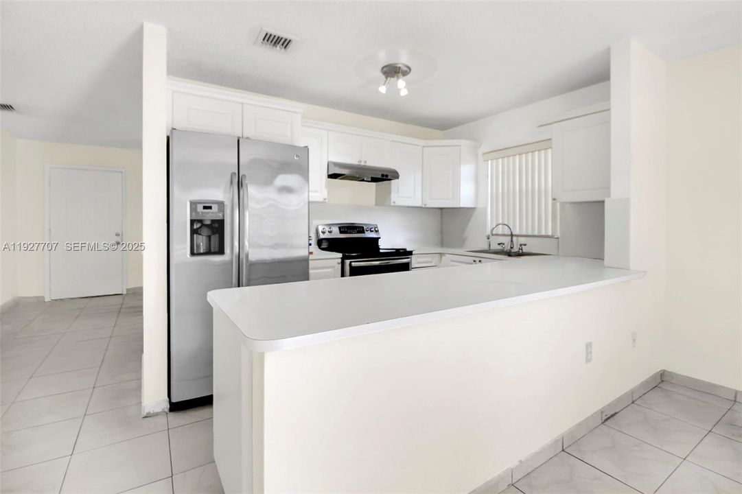 For Sale: $450,000 (2 beds, 2 baths, 1051 Square Feet)