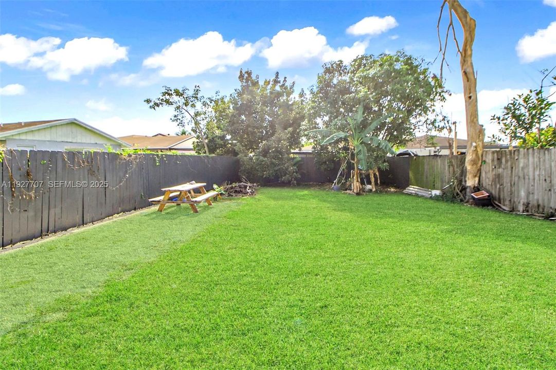 For Sale: $450,000 (2 beds, 2 baths, 1051 Square Feet)