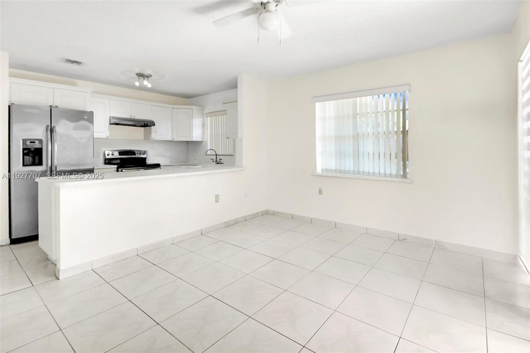 For Sale: $450,000 (2 beds, 2 baths, 1051 Square Feet)