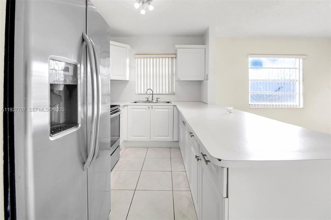 For Sale: $450,000 (2 beds, 2 baths, 1051 Square Feet)