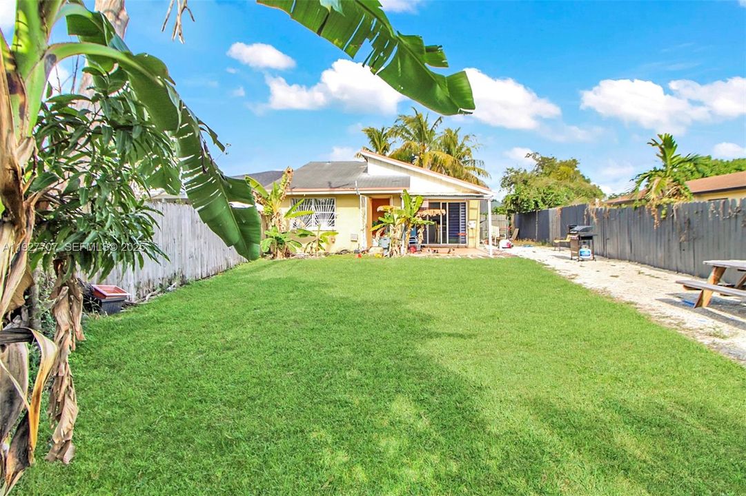 For Sale: $450,000 (2 beds, 2 baths, 1051 Square Feet)