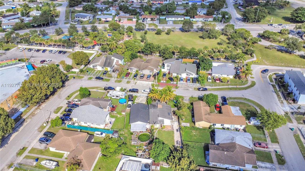 For Sale: $450,000 (2 beds, 2 baths, 1051 Square Feet)