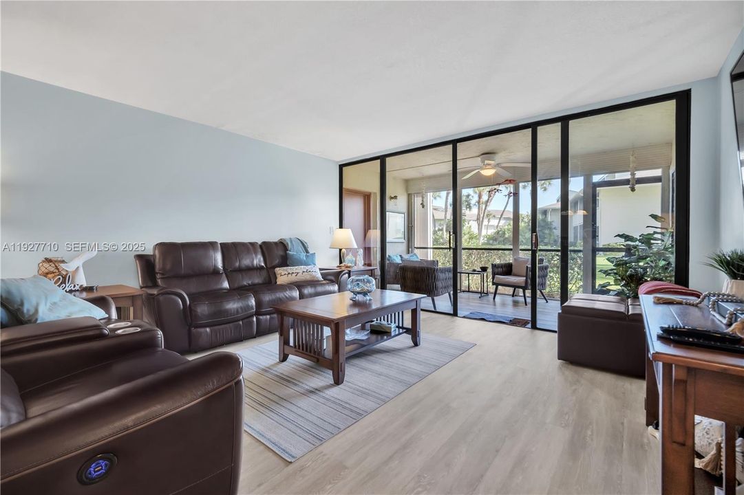 На продажу: $350,000 (3 спален, 2 ванн, 1504 Квадратных фут)