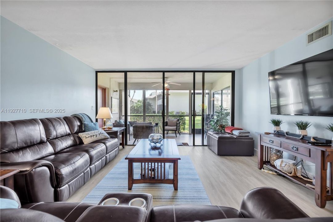 На продажу: $350,000 (3 спален, 2 ванн, 1504 Квадратных фут)