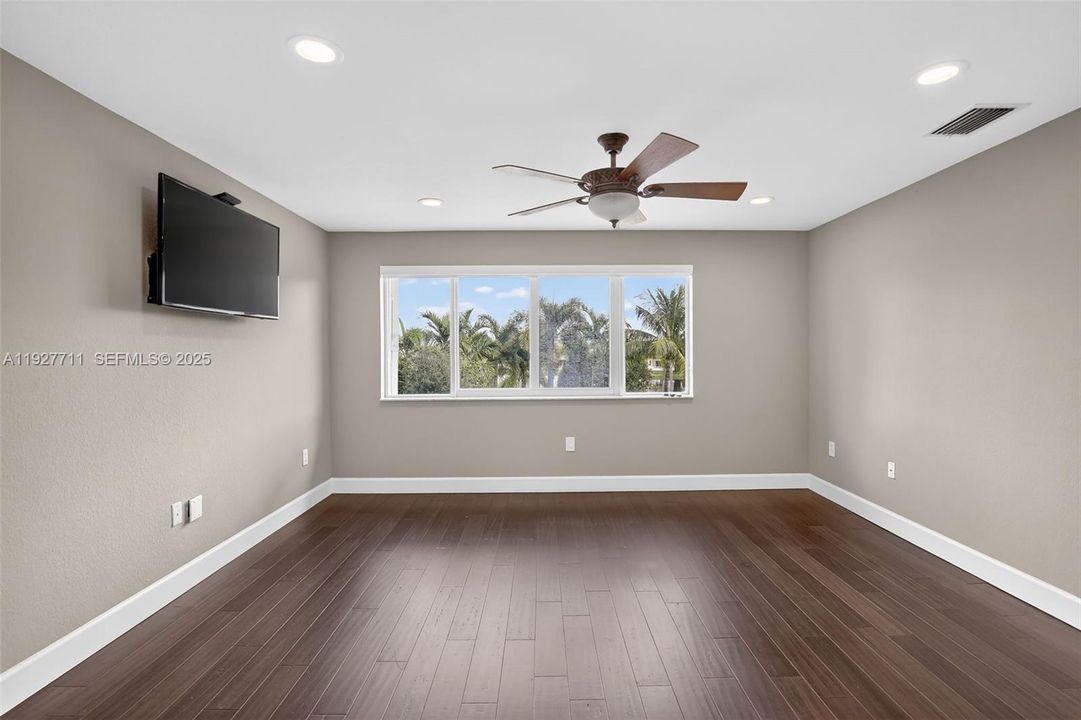 For Sale: $899,000 (4 beds, 3 baths, 2709 Square Feet)