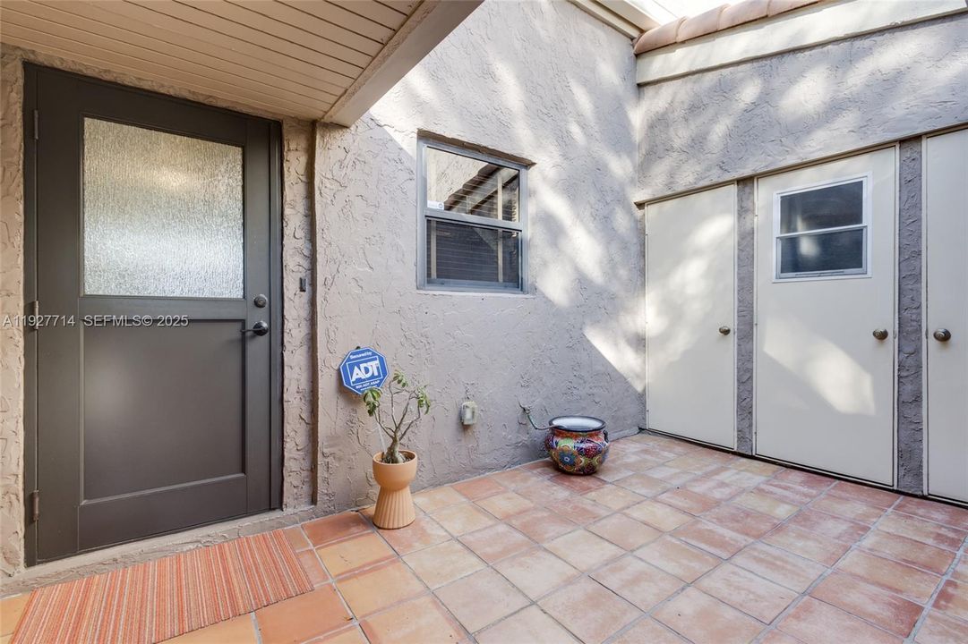 For Sale: $399,000 (2 beds, 2 baths, 1615 Square Feet)