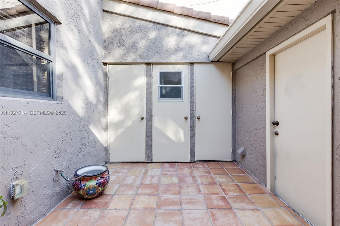 For Sale: $399,000 (2 beds, 2 baths, 1615 Square Feet)