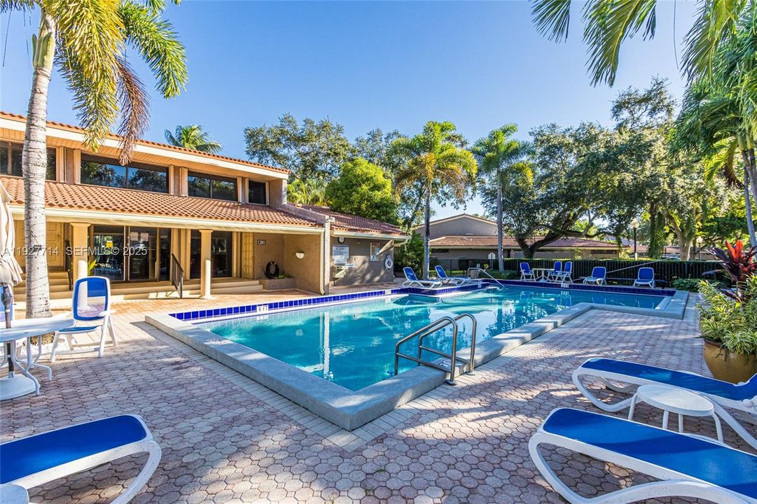 For Sale: $399,000 (2 beds, 2 baths, 1615 Square Feet)