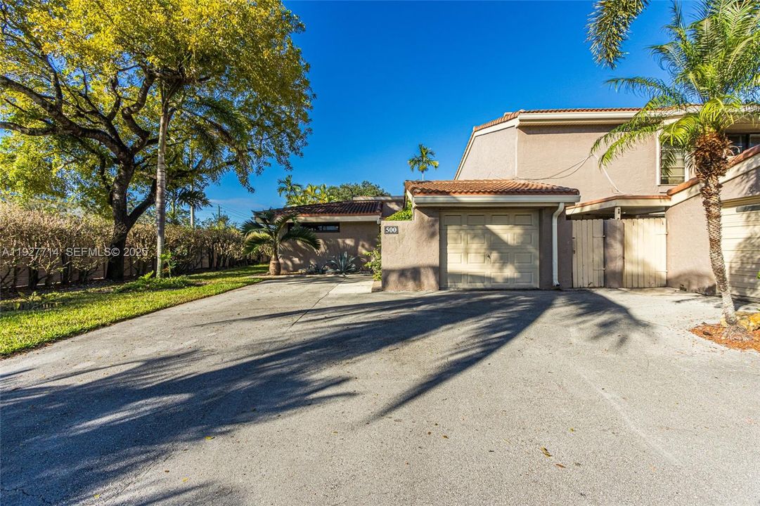 For Sale: $399,000 (2 beds, 2 baths, 1615 Square Feet)