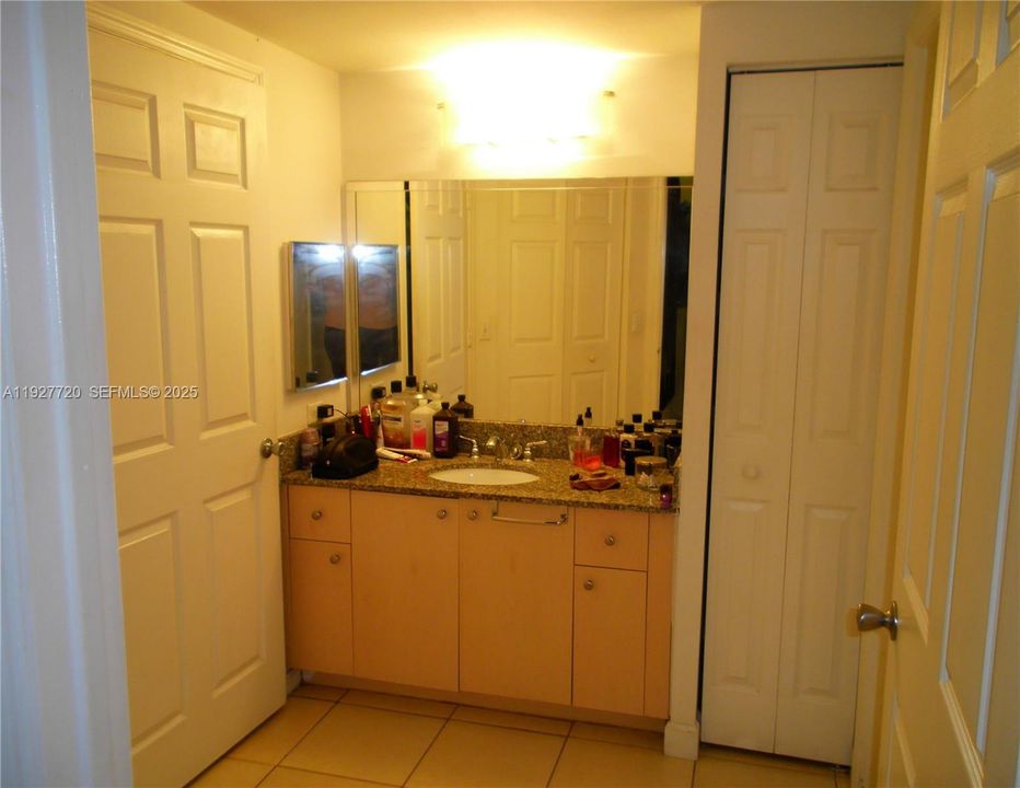 En Venta: $275,000 (1 camas, 1 baños, 850 Pies cuadrados)