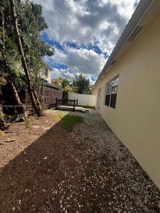 En Renta: $3,500 (5 camas, 3 baños, 2024 Pies cuadrados)